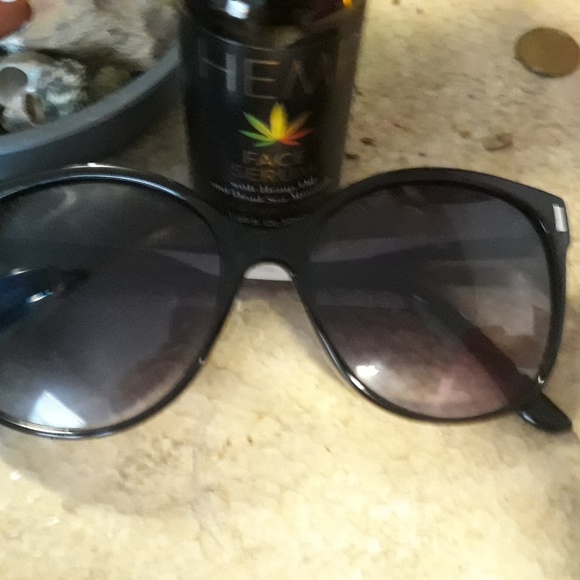 Womens tommy Hilfiger sunglasses